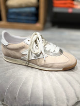 Load image into Gallery viewer, Sneakers SMR Joyce

