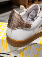 Load image into Gallery viewer, Sneakers SMR Emily 623

